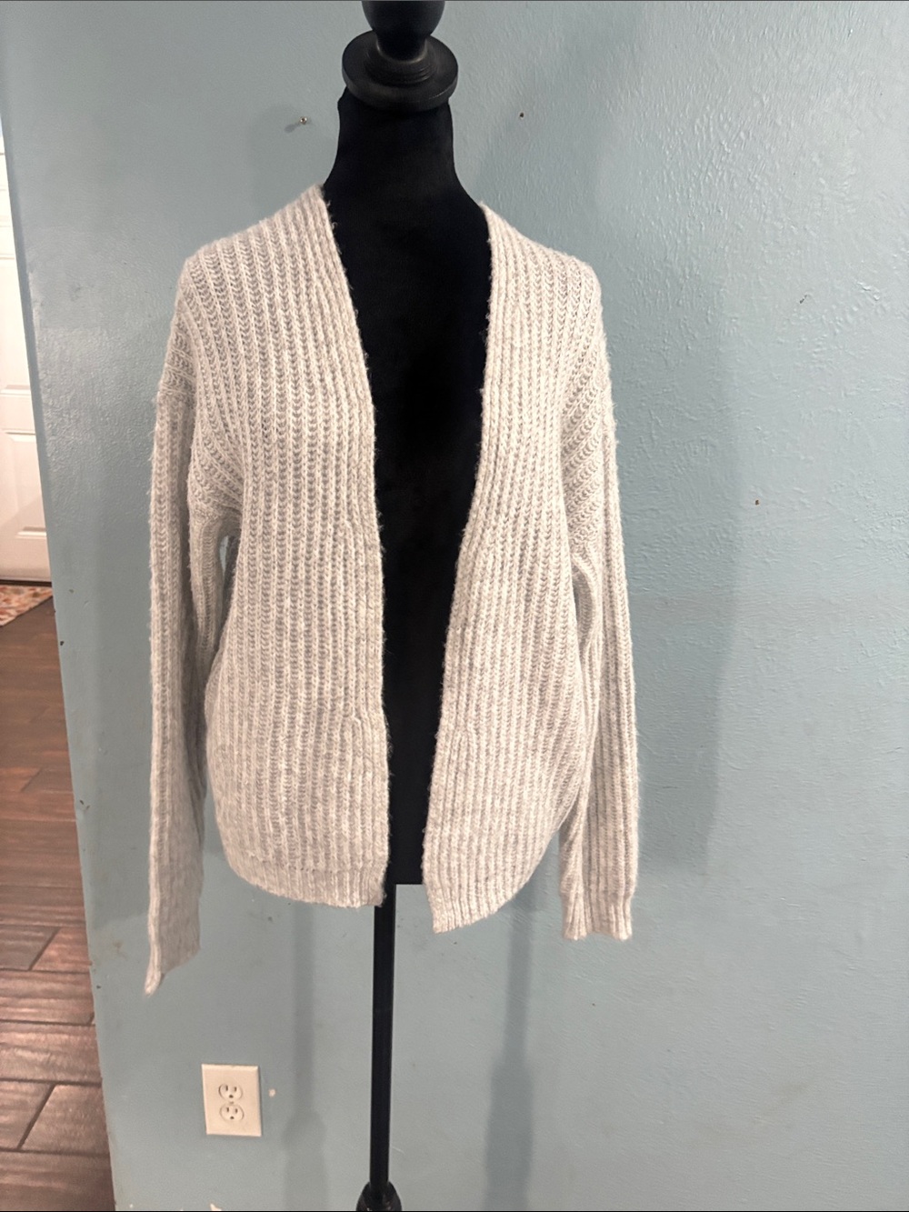 Universal Thread Open-Front Ribbed Cardigan in Light Gray